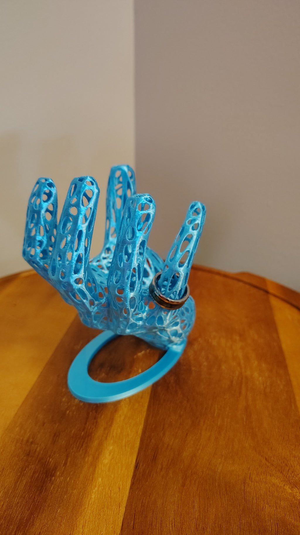 Posed Hand Holder - Organic Voronoi