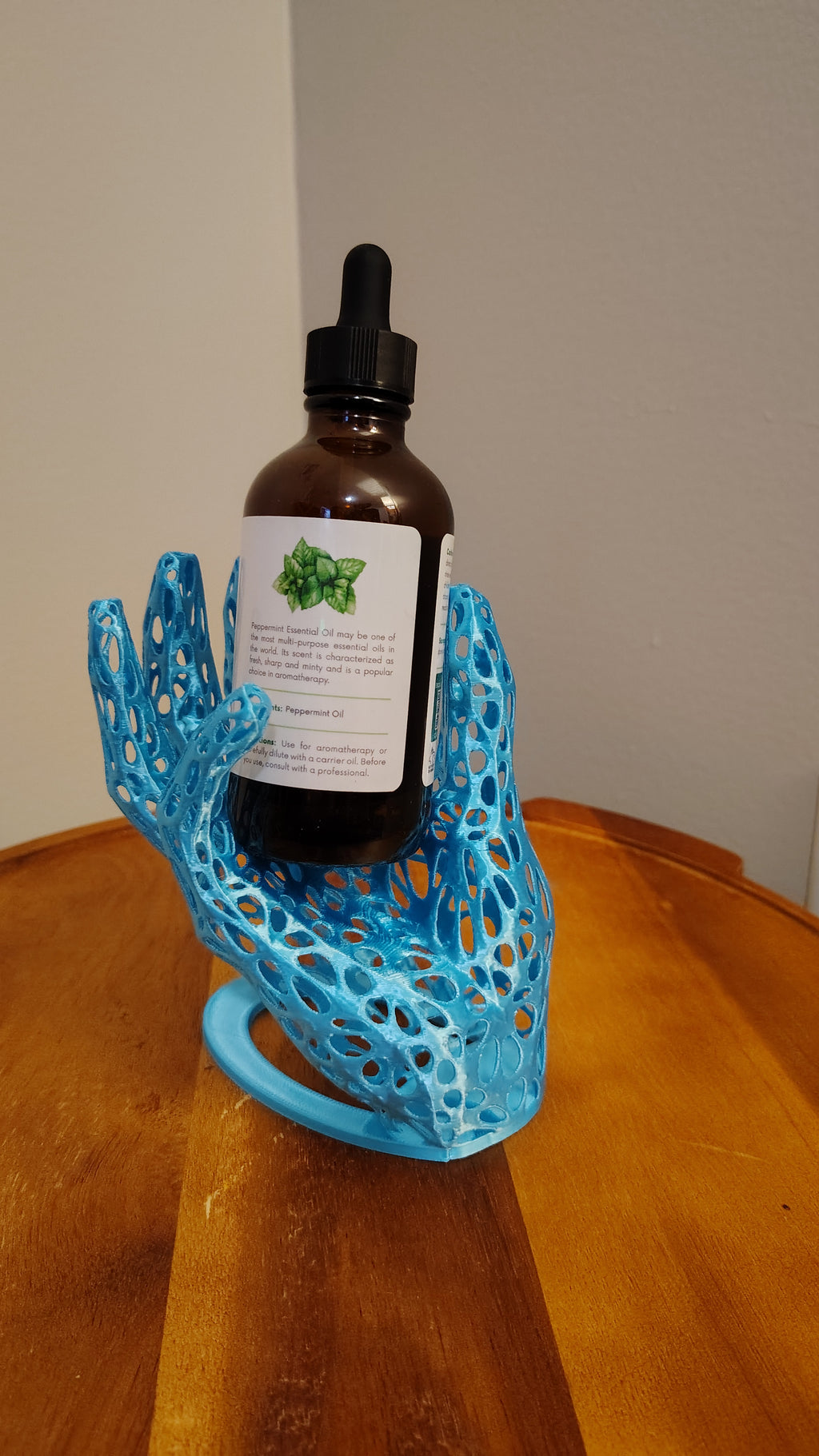 Posed Hand Holder - Organic Voronoi